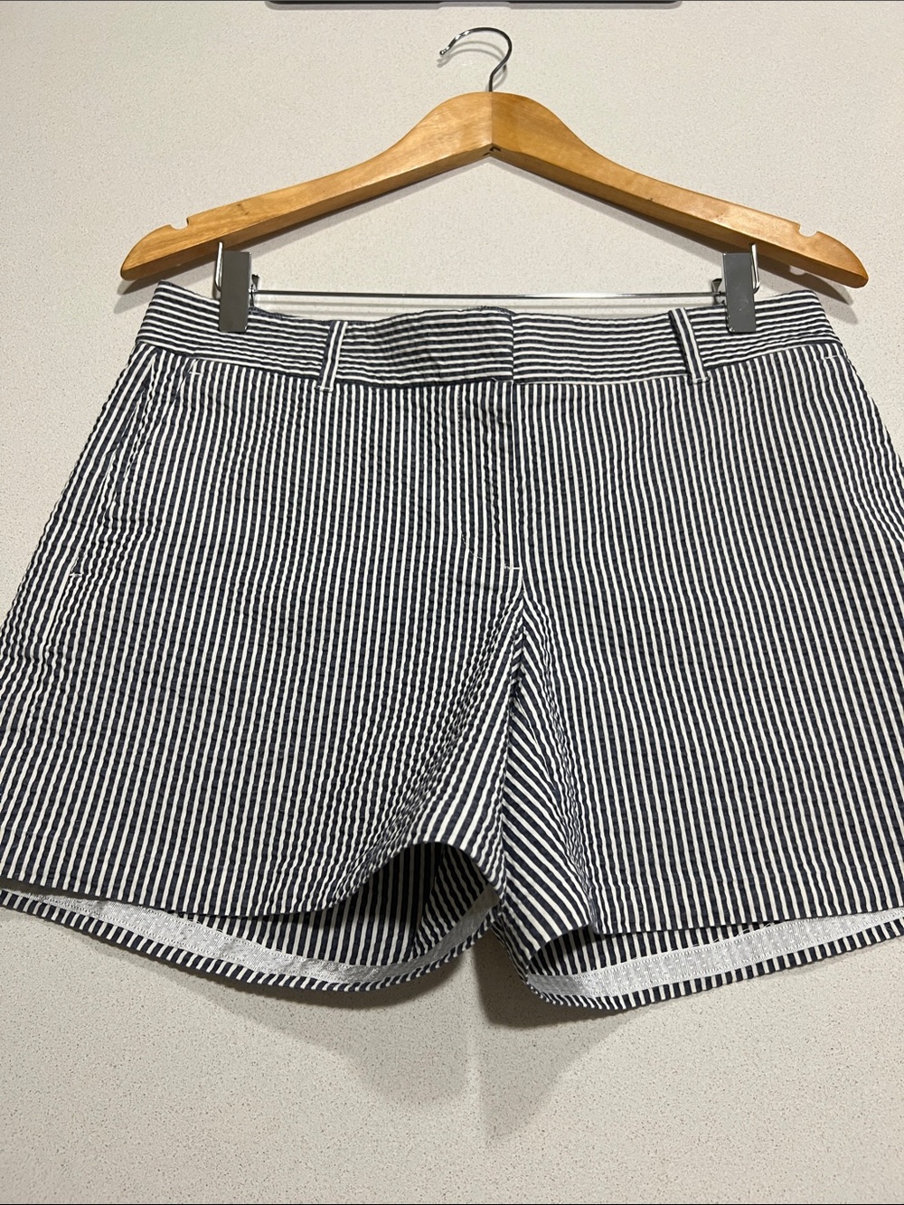 Ann Taylor navy pinstripe seersucker cotton shorts, Like New, Size 6